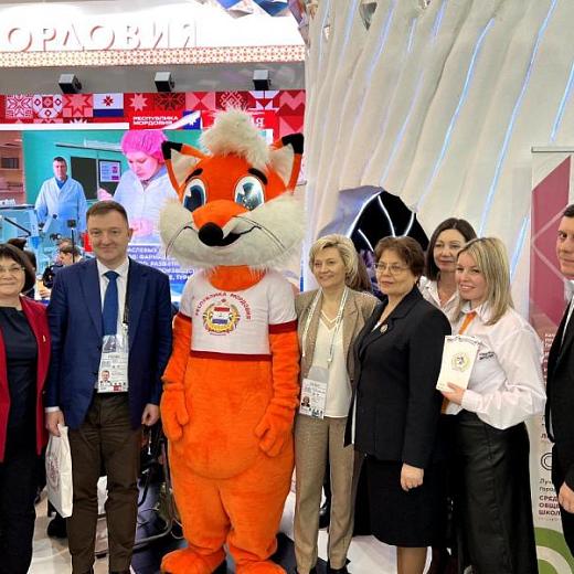 Мордовия в День образования на выставке «Россия» учила родному языку