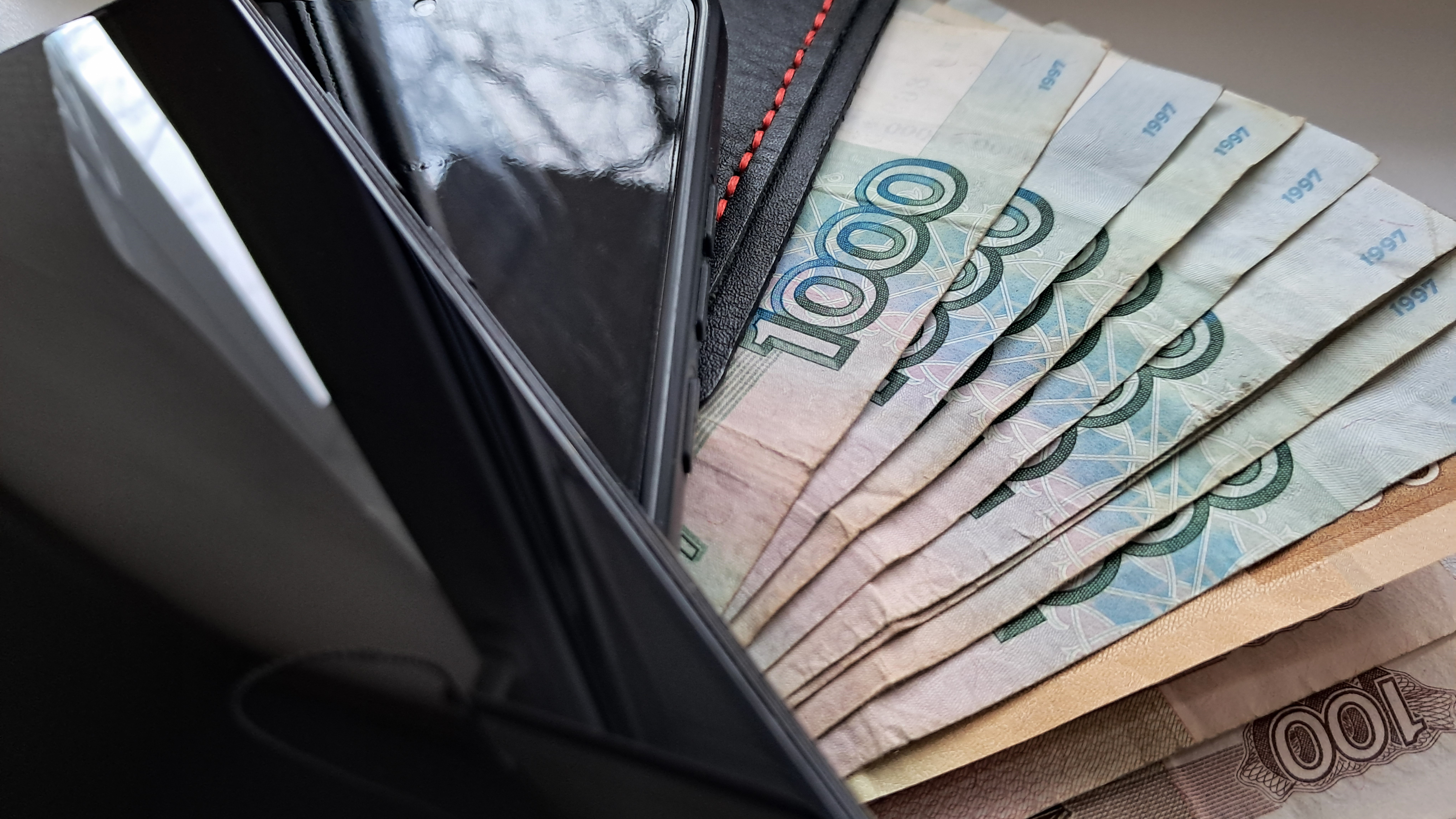 Жительница Саранска лишилась денег и украшений в погоне за лёгким заработком