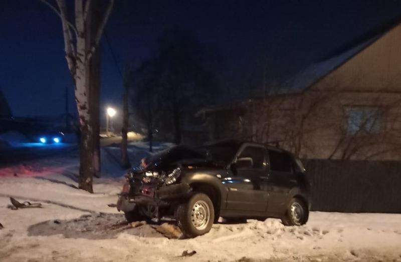 Подросток без прав протаранил чужую машину и забор в Мордовии