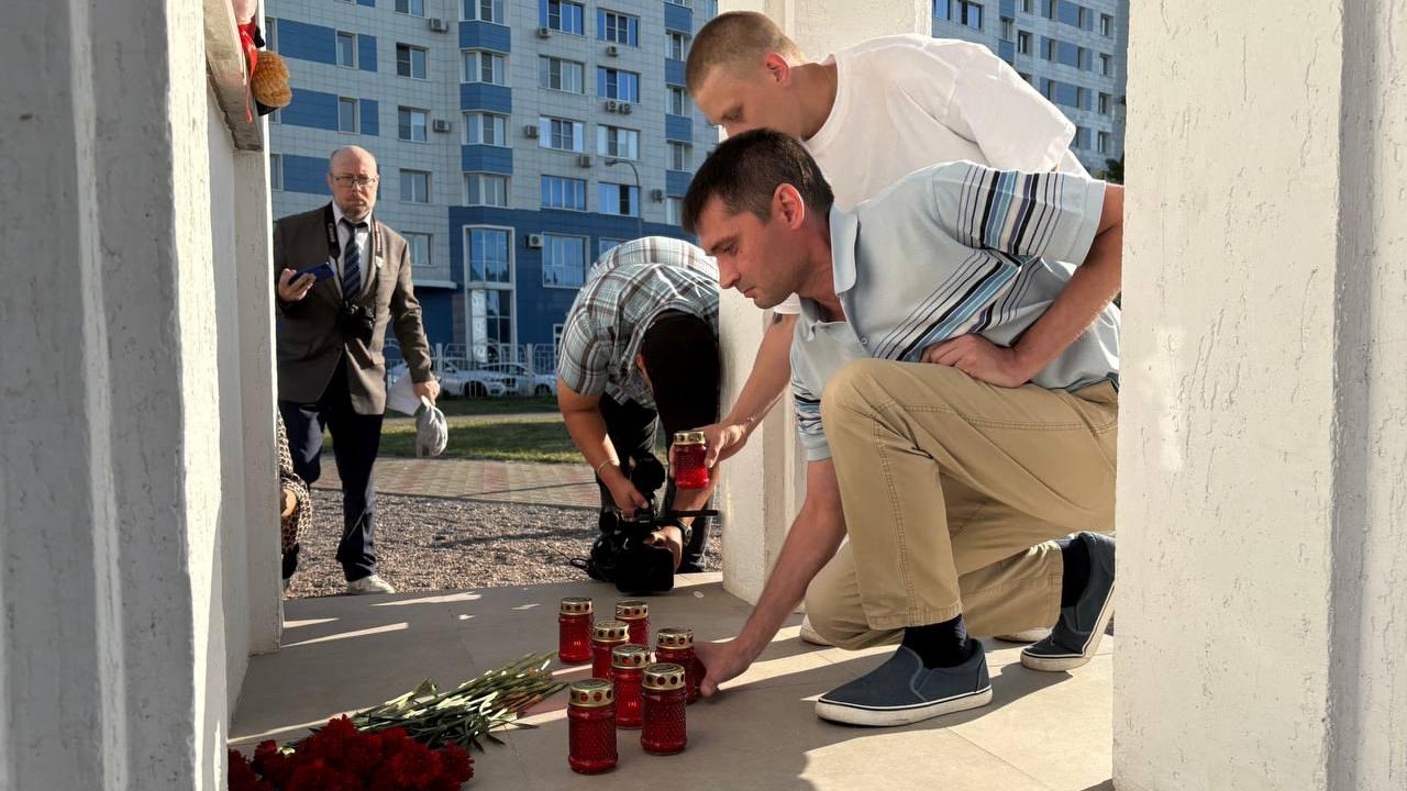 В Саранске почтили память погибших детей Донбасса В Саранске почтили память погибших детей Донбасса