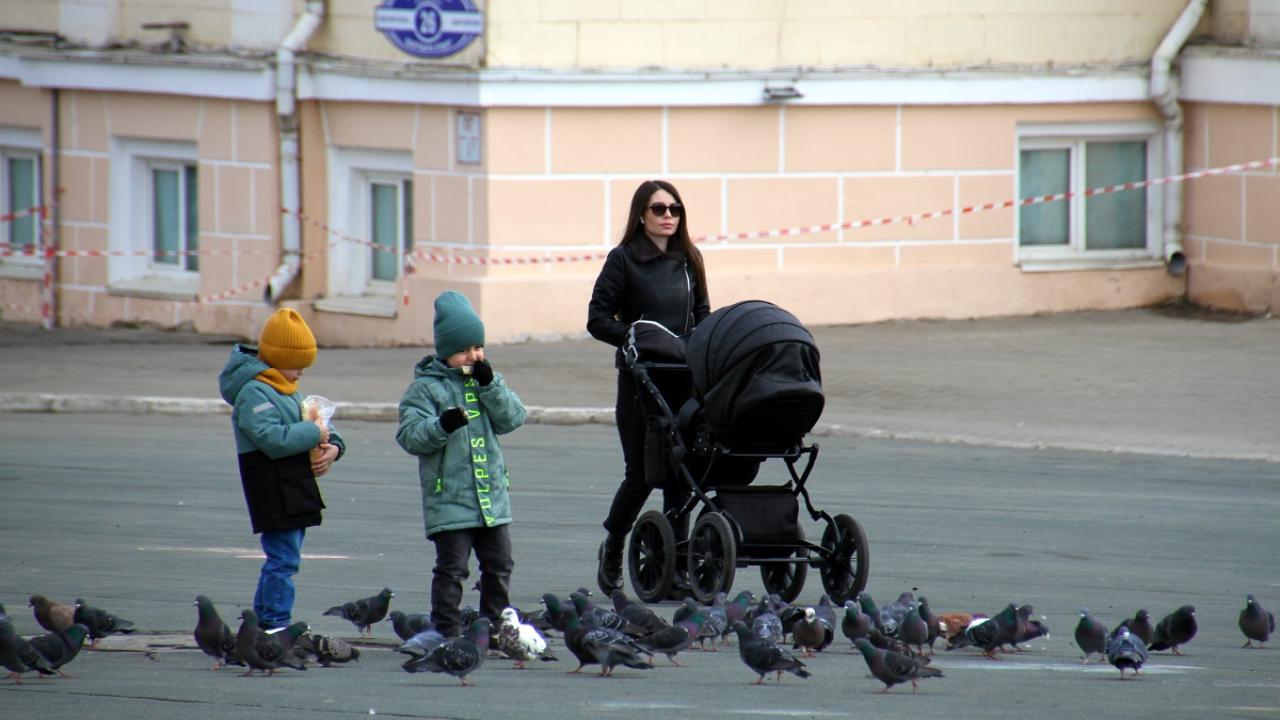 Звание «Мать-героиня» приравняли к Герою России и Герою труда