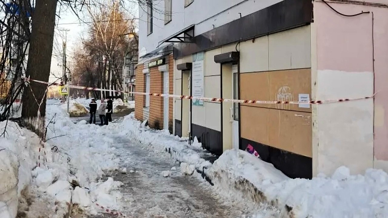 Сходом снега на двух женщин в Саранске заинтересовался Следком России
