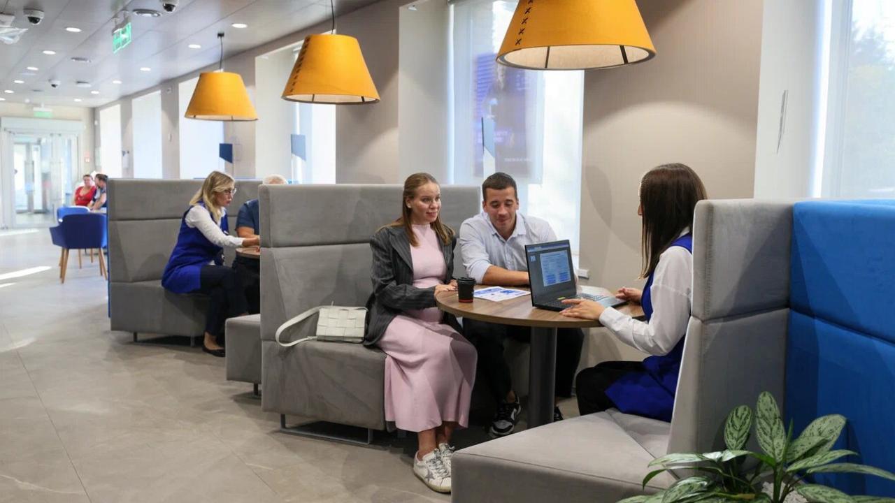 ВТБ выяснил, сколько свободных денег россияне хранят на карте