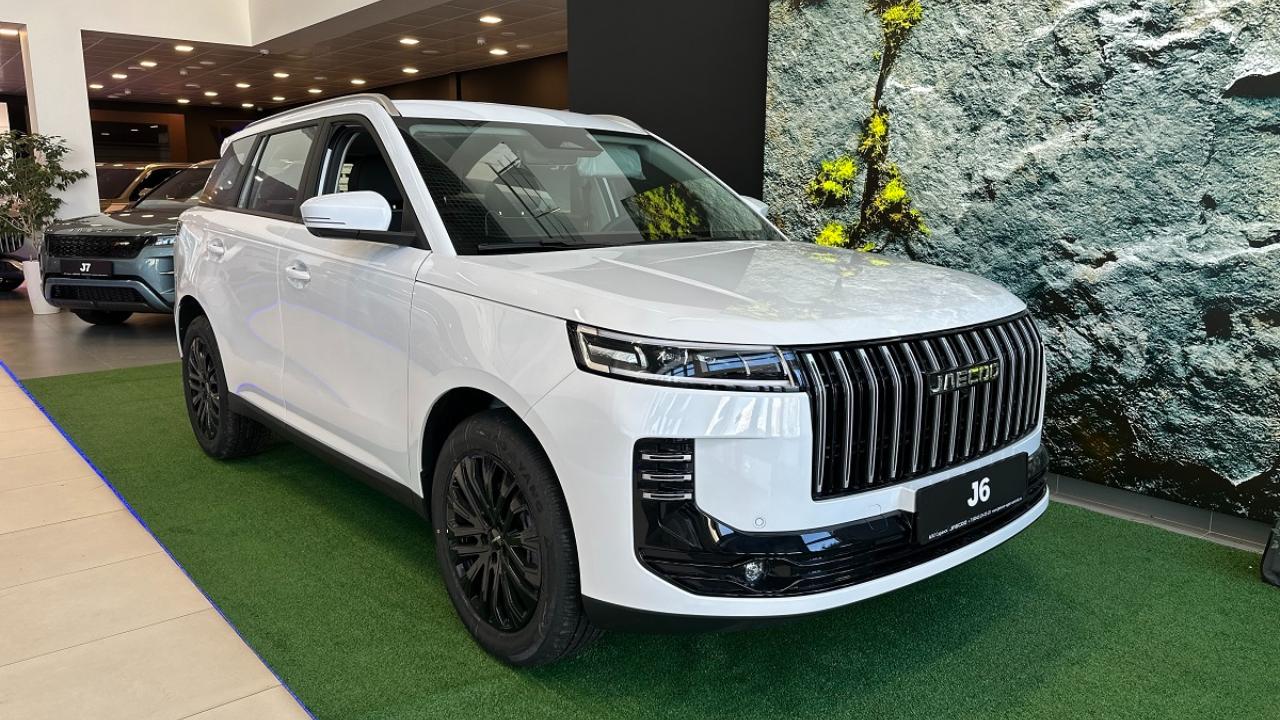 Новый JAECOO J6: премиальный кроссовер для практичных автовладельцев