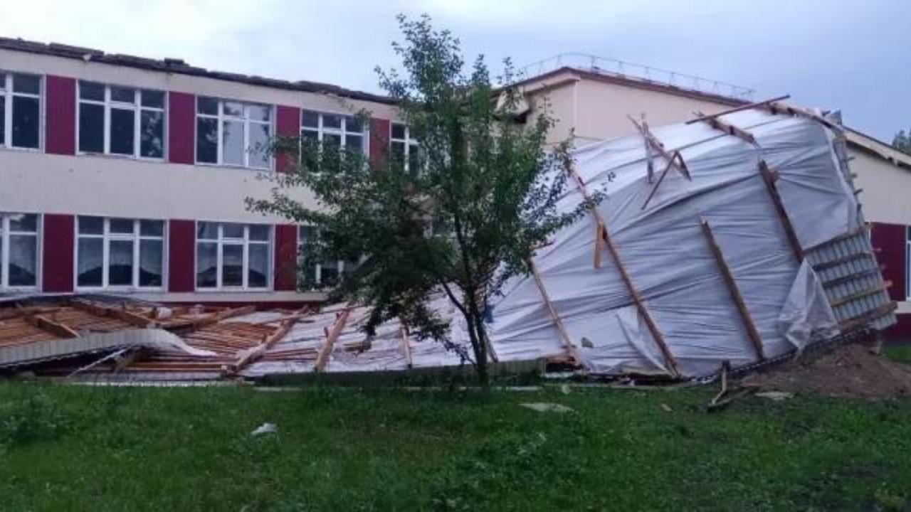 В Ардатове обрушились крыши школы и многоквартирного дома: введён режим ЧС