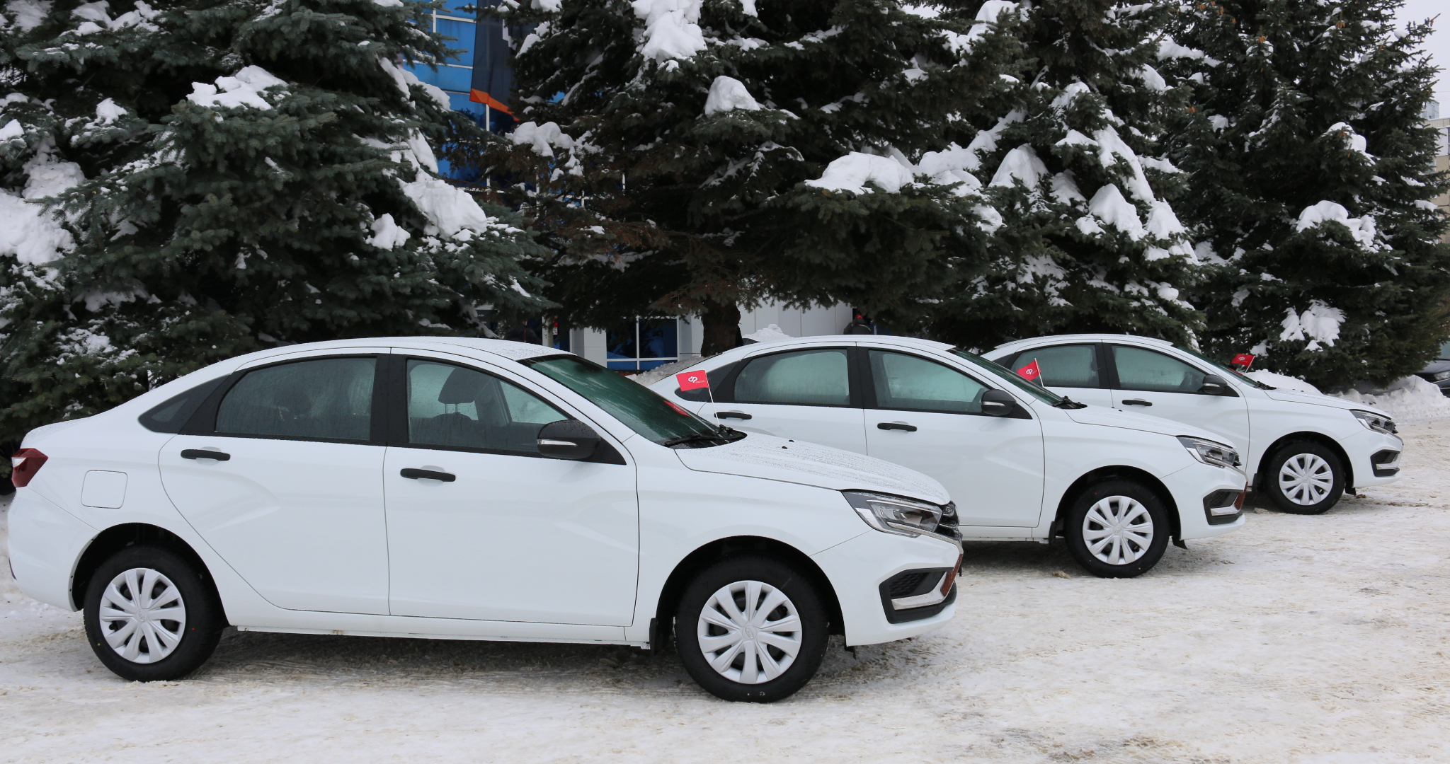 Пострадавшим на работе жителям Мордовии выдали новые машины 