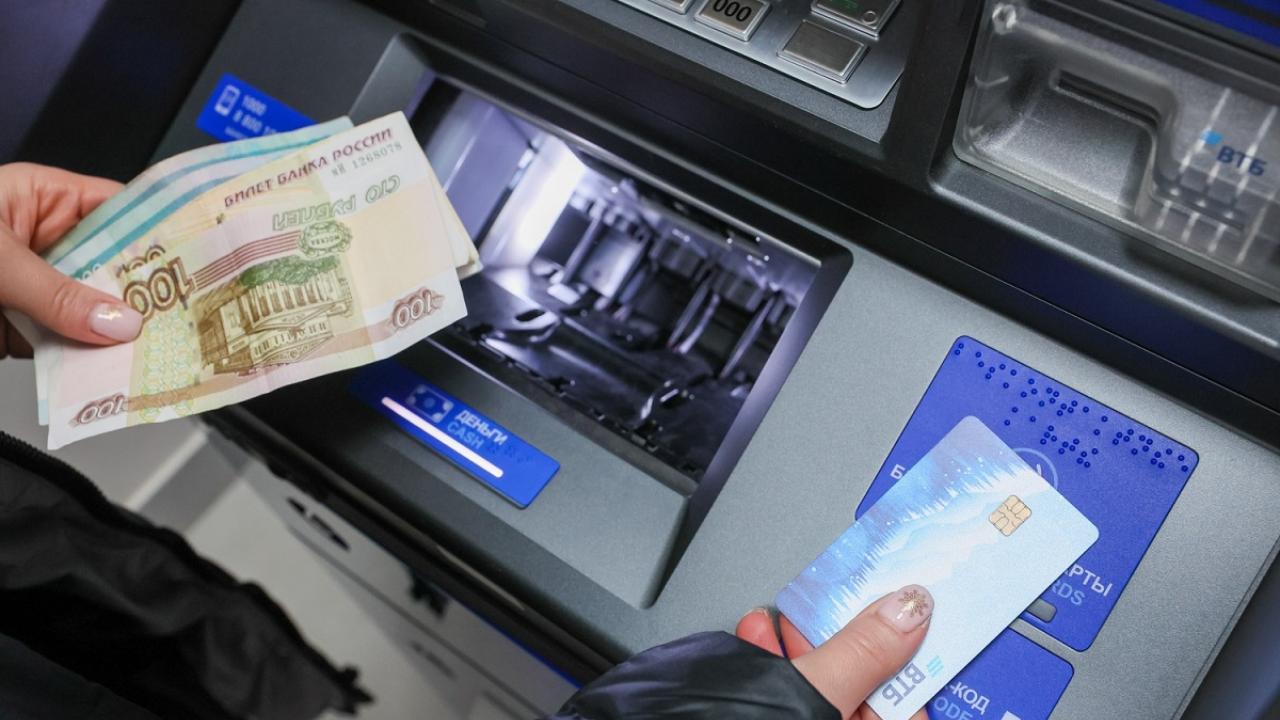 ВТБ: объем продаж кредитов наличными в России вырос на 64%