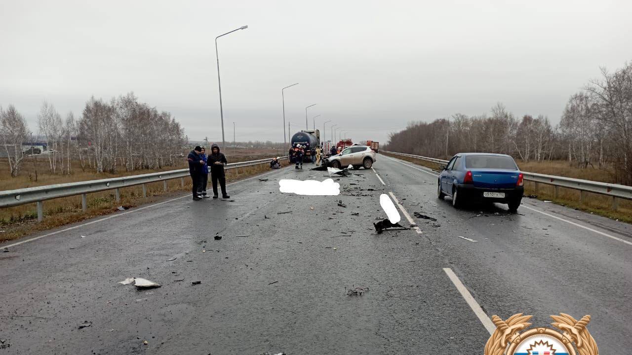 Оторвало ногу: дальнобойщик на бензовозе устроил смертельное ДТП 