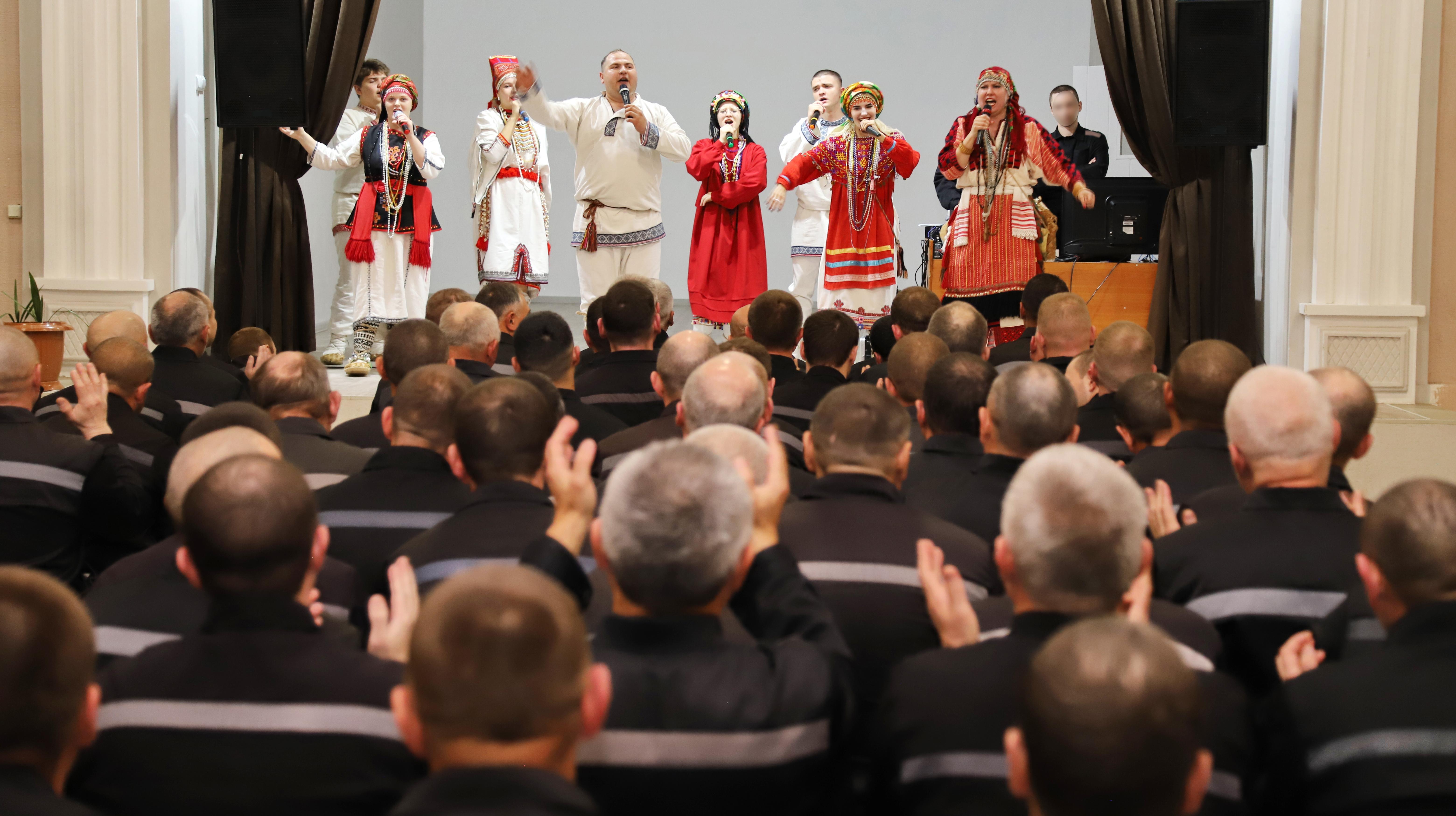 Ансамбль «Мерема» спел в мордовской колонии