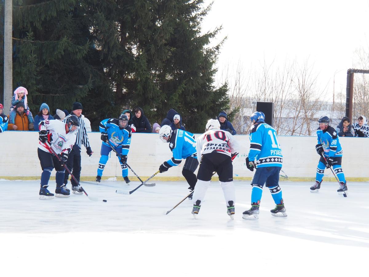 Власть победила бизнес: чиновники Рузаевки обыграли предпринимателей в хоккей