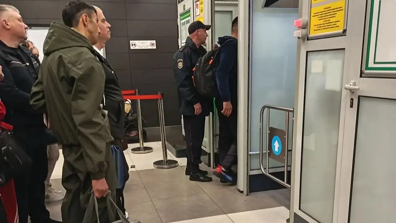 Двух наркопреступников депортировали из Мордовии