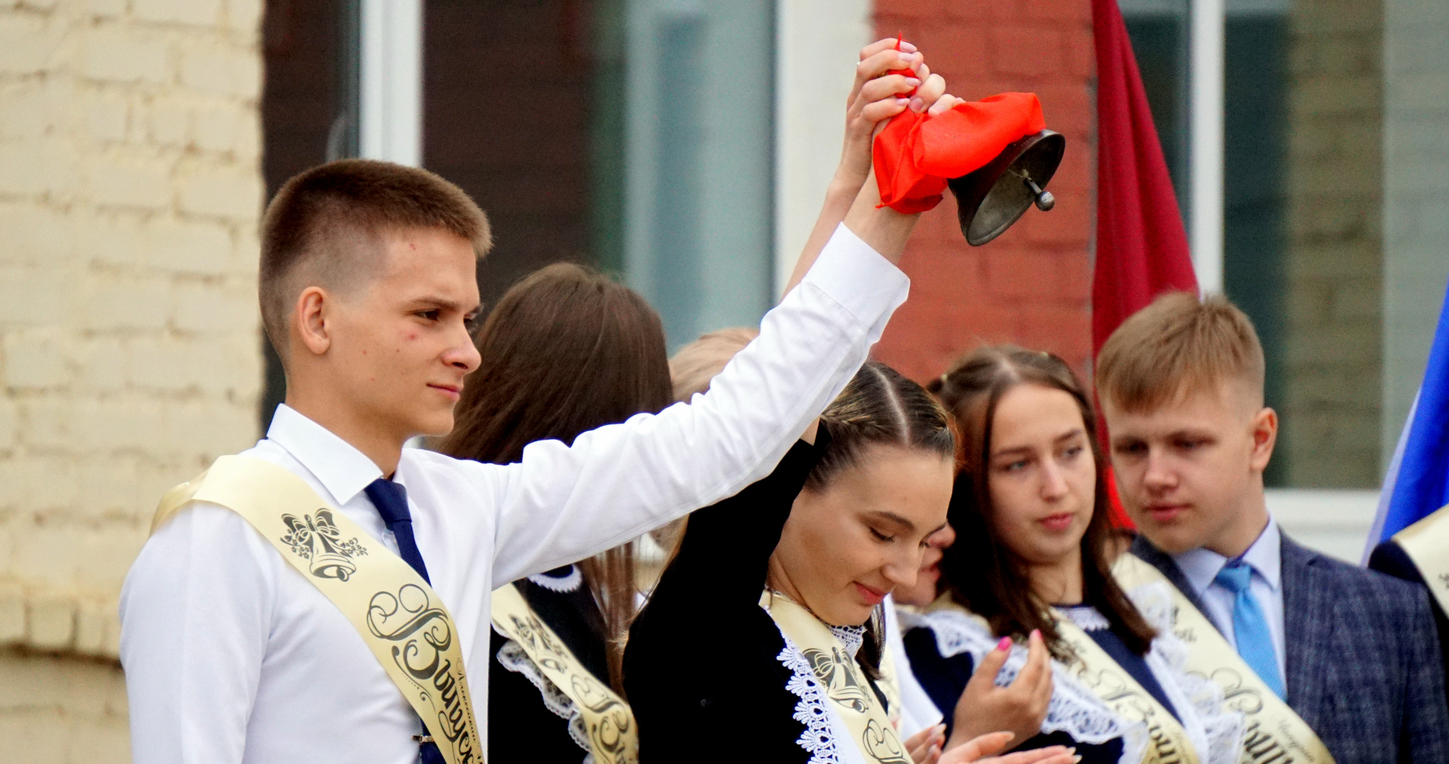 Выпускной в 2026 году: эксперты подсчитали траты родителей школьников 