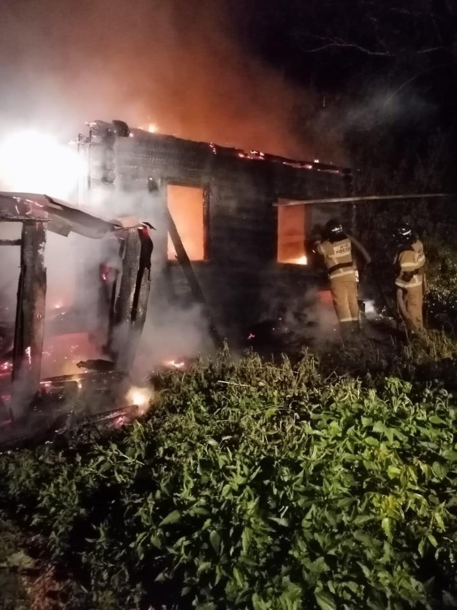 Нежилой дом сгорел в Мордовии