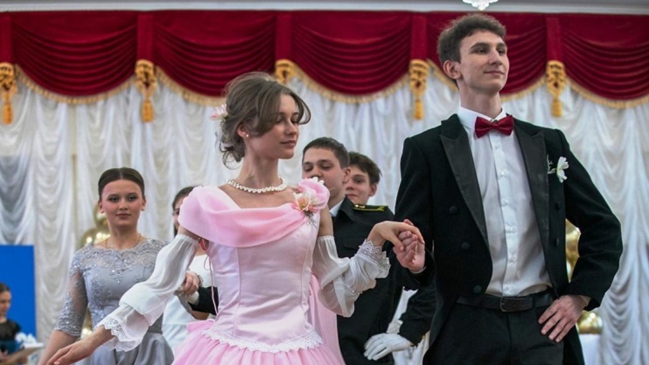 В Саранске более 150 человек стали участниками Сретенского бала православной молодежи 