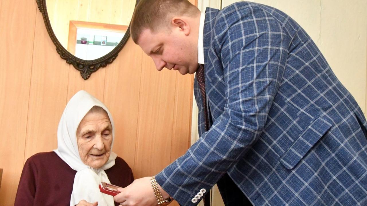 В Атяшевском районе труженикам тыла вручили юбилейные медали к 80-летию Победы В Атяшевском районе труженикам тыла вручили юбилейные медали к 80-летию Победы