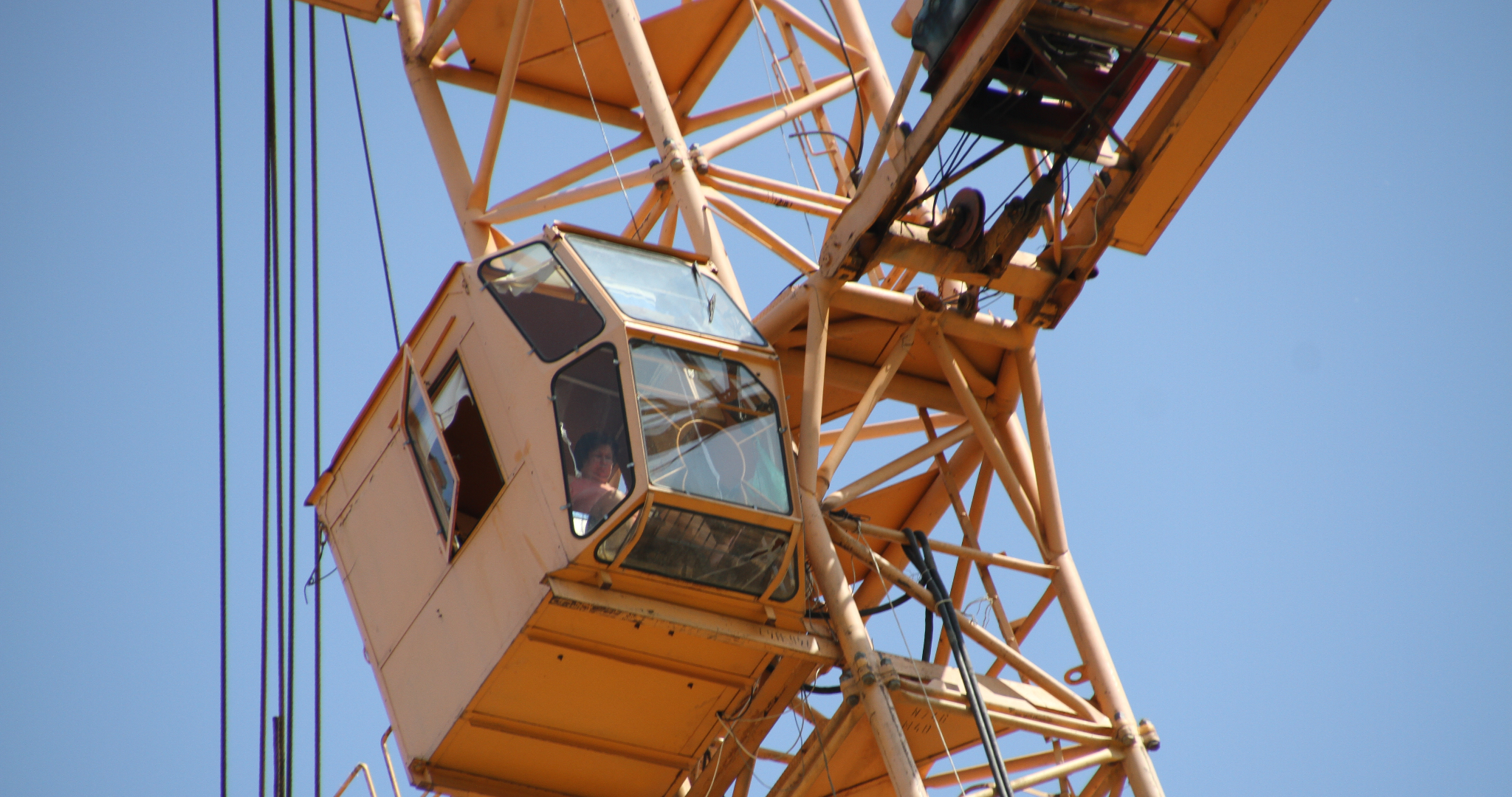 Школу №9 в Саранске продолжают строить нелегалы 