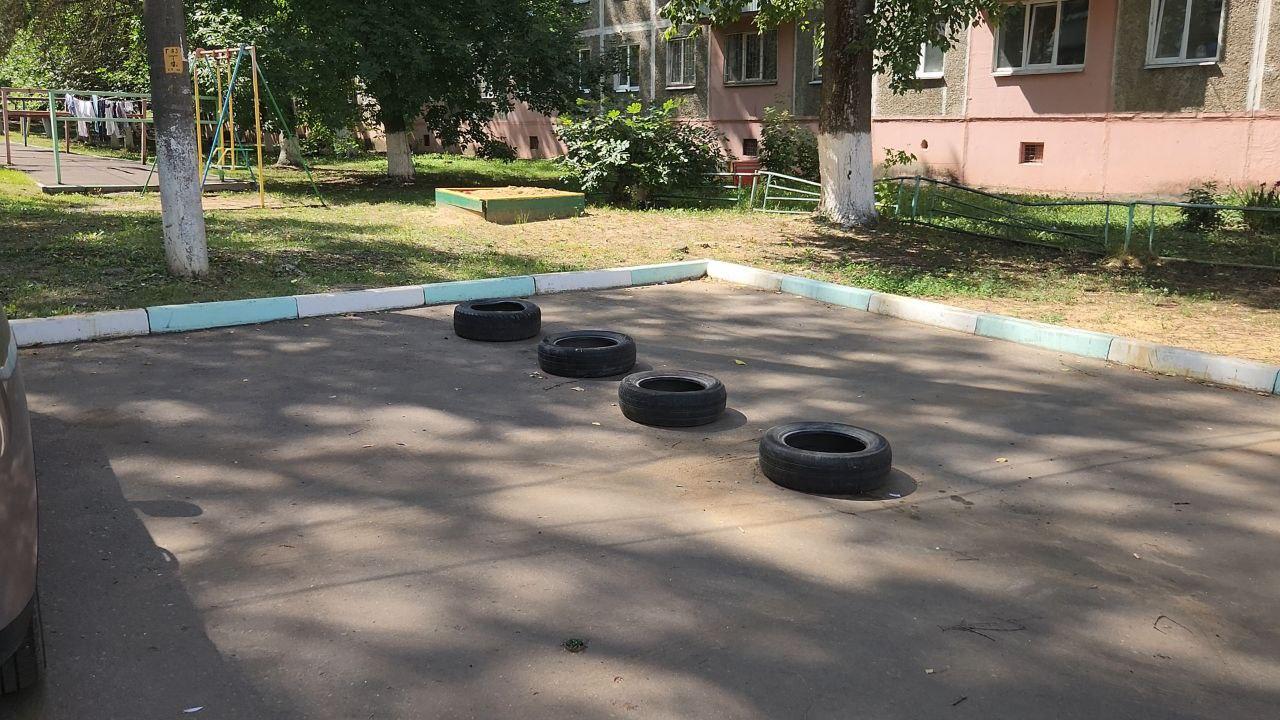 Жители Саранска просят проверить законность самозахваченных парковок Жители Саранска просят проверить законность самозахваченных парковок