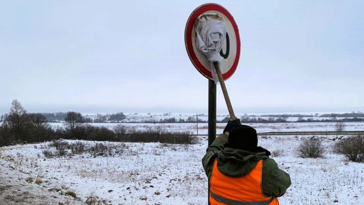 Дорожные знаки чистят в Мордовии