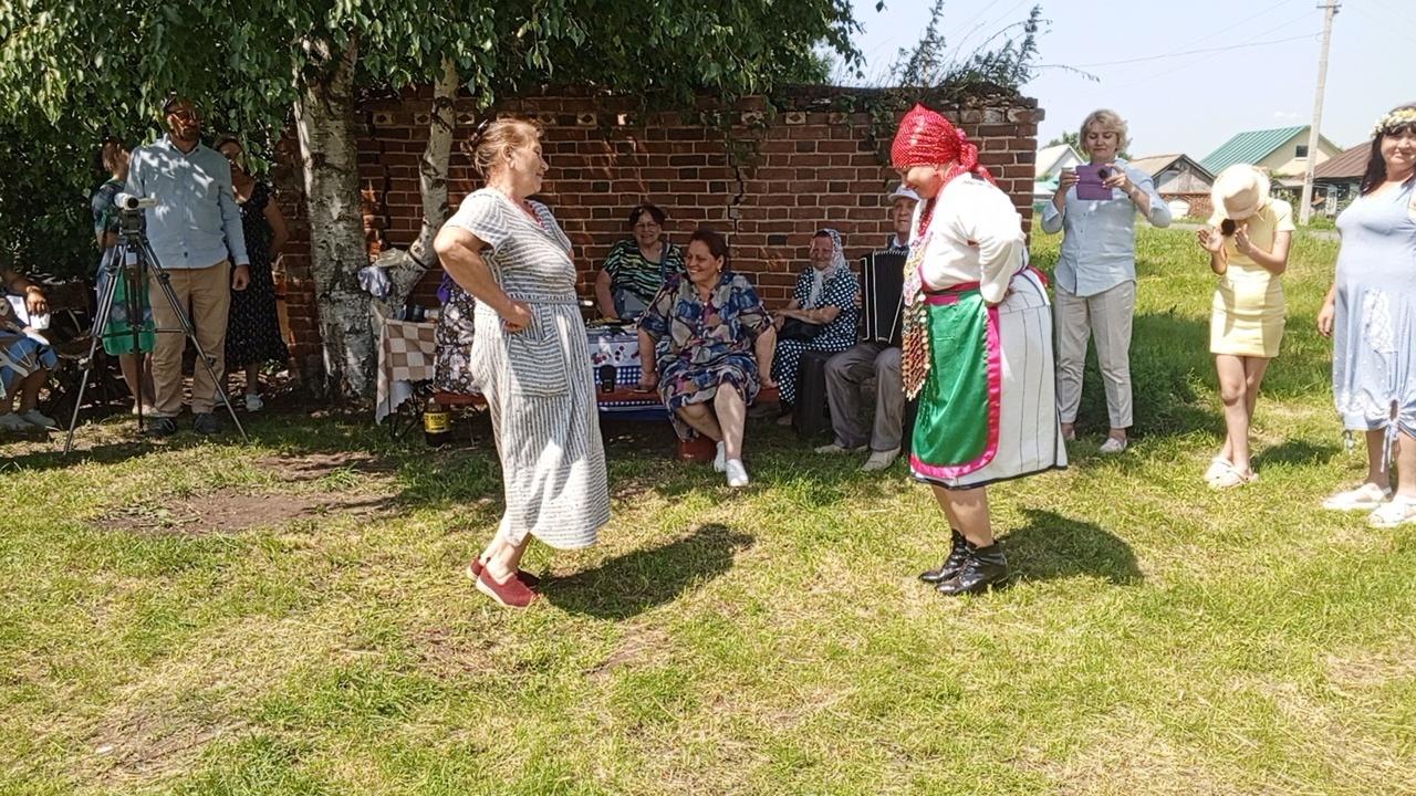 В Зубово-Полянском районе продемонстрировали уникальные виды парной женской пляски В Зубово-Полянском районе продемонстрировали уникальные виды парной женской пляски