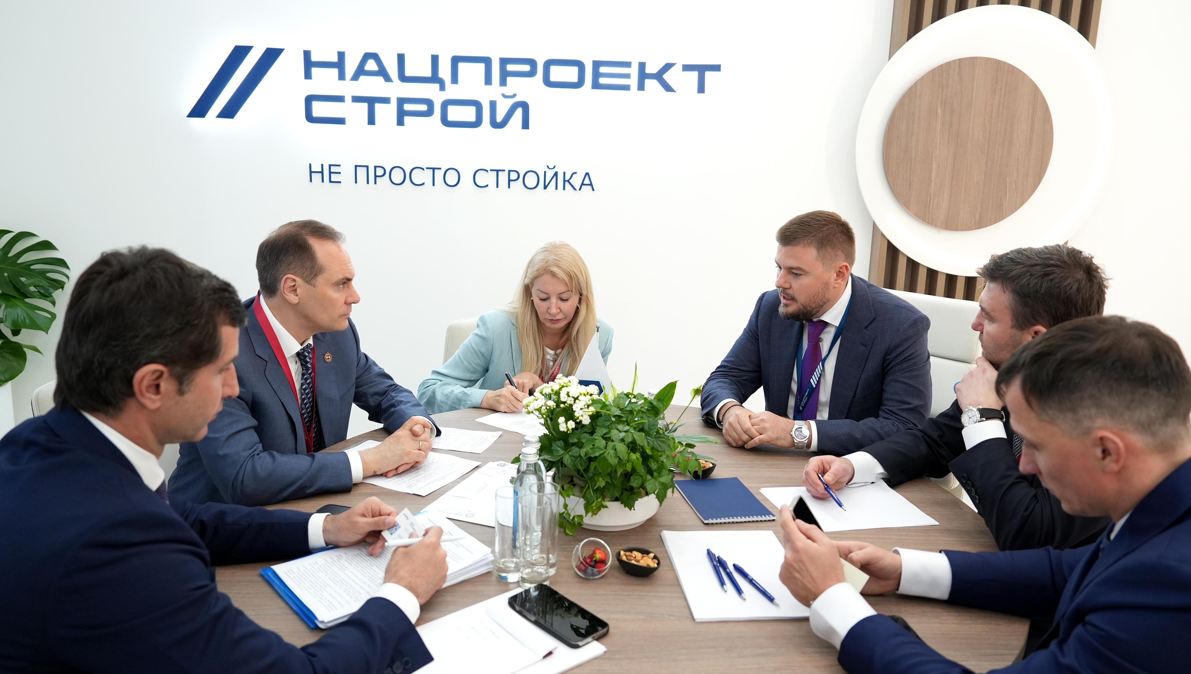 ПМЭФ: Глава Мордовии и руководство Нацпроектстроя обсудили перспективы сотрудничества ПМЭФ: Глава Мордовии и руководство Нацпроектстроя обсудили перспективы сотрудничества