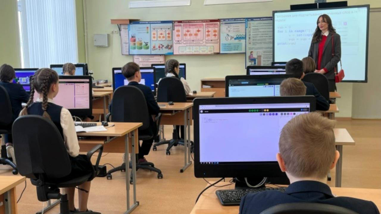 Мордовия вошла в ТОП-3 регионов России по результатам обучения в школе программирования "Алгоритмика"