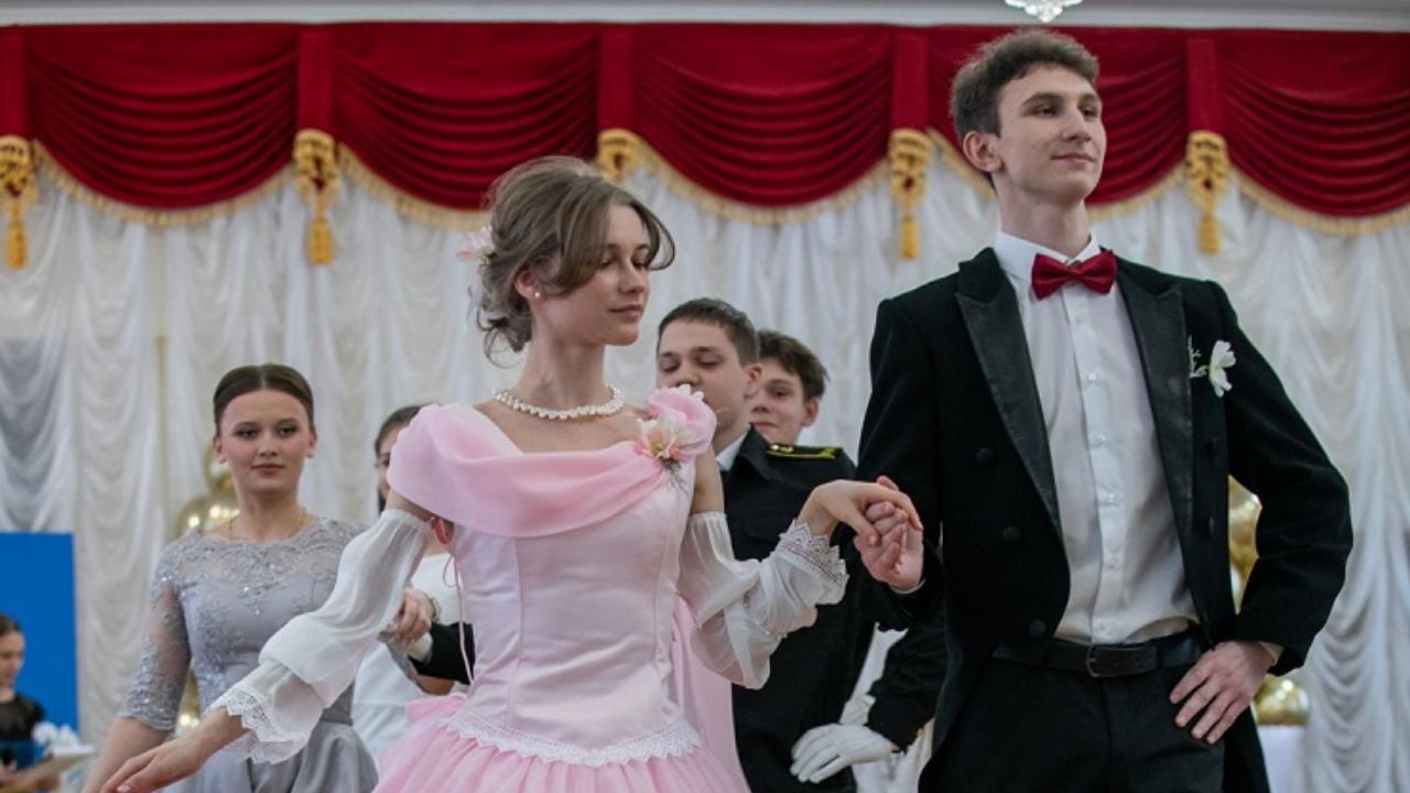 В Саранске более 150 человек стали участниками православного Сретенского бала