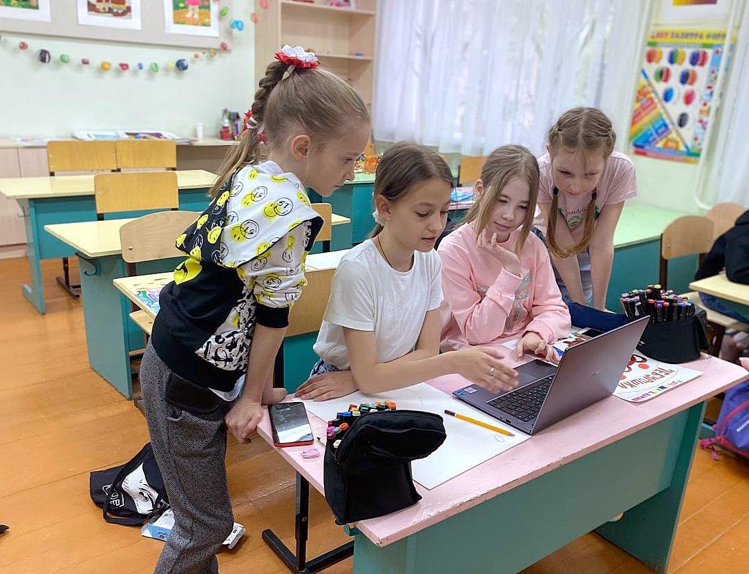 Мордовцемент (входит в ЦЕМРОС) передал Детской школе искусств п.Комсомольский новое компьютерное оборудование