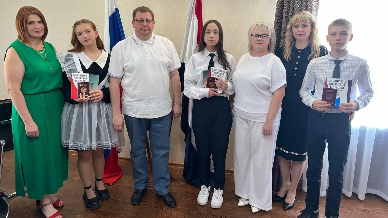 Юным атяшевцам вручили первые паспорта Юным атяшевцам вручили первые паспорта