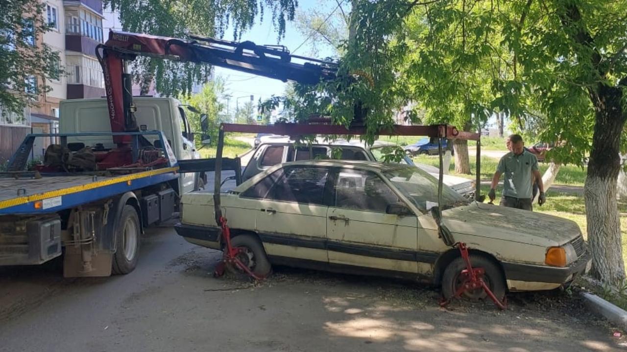 Брошенную «Ауди» в Саранске отвезли на спецстоянку Брошенную «Ауди» в Саранске отвезли на спецстоянку