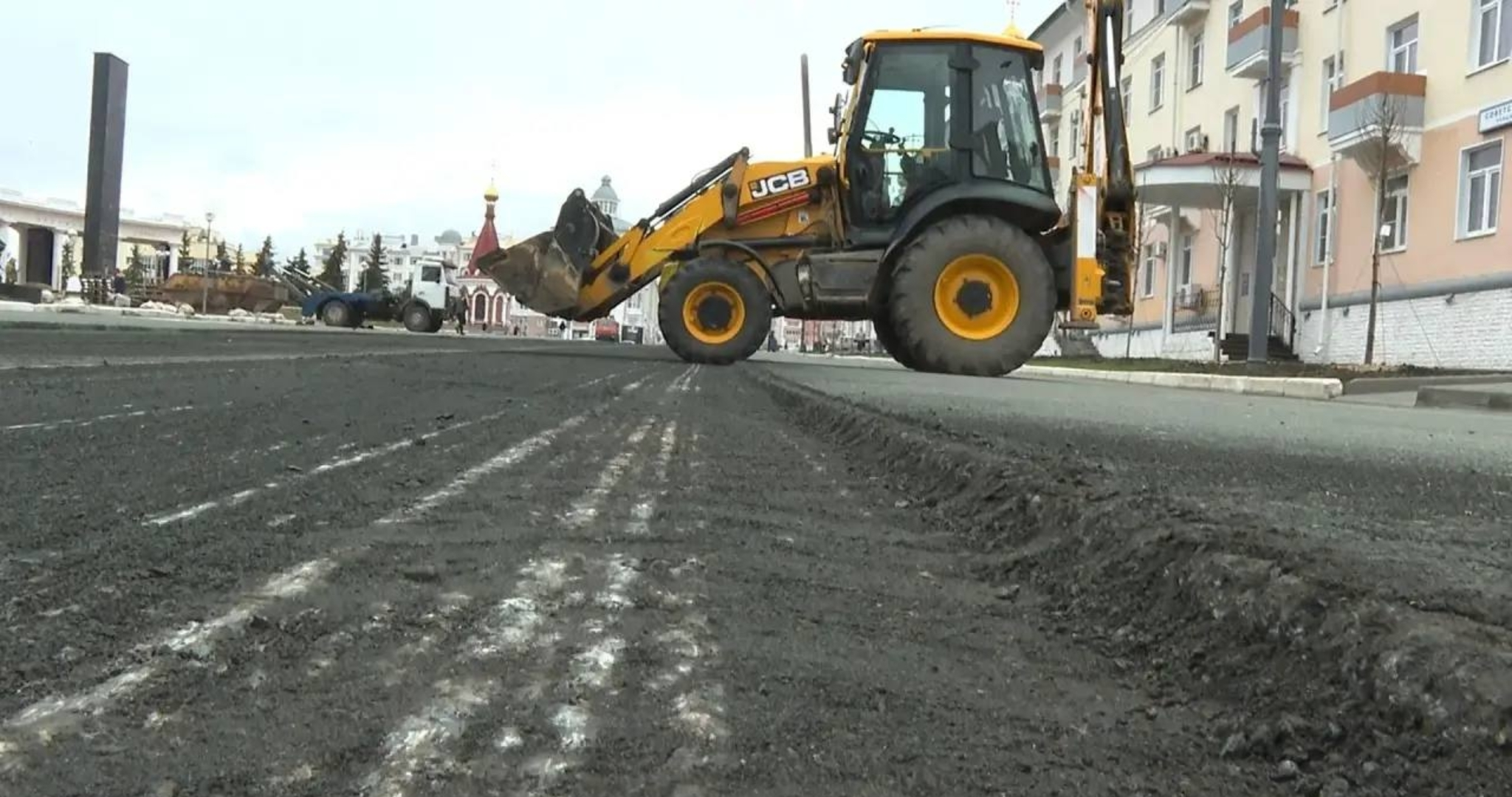 В Саранске на Советской площади начали менять асфальт 