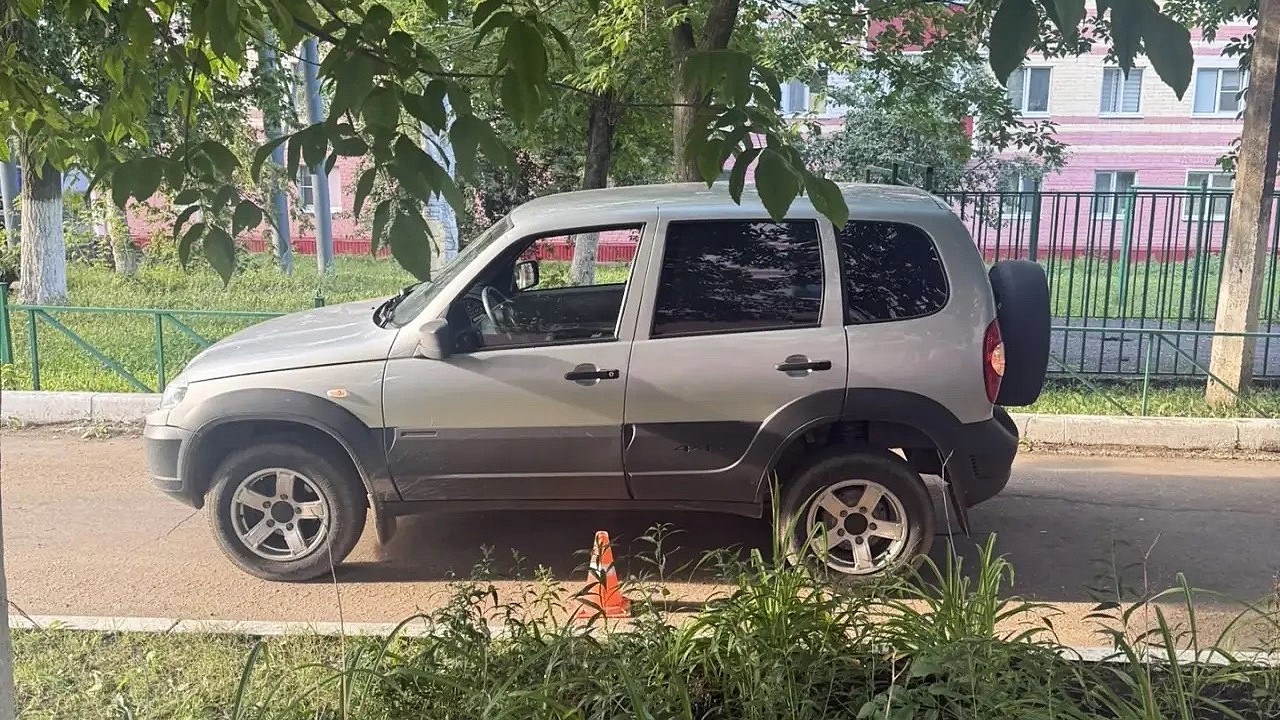 В Саранске маленький ребёнок выбежал под колёса внедорожника