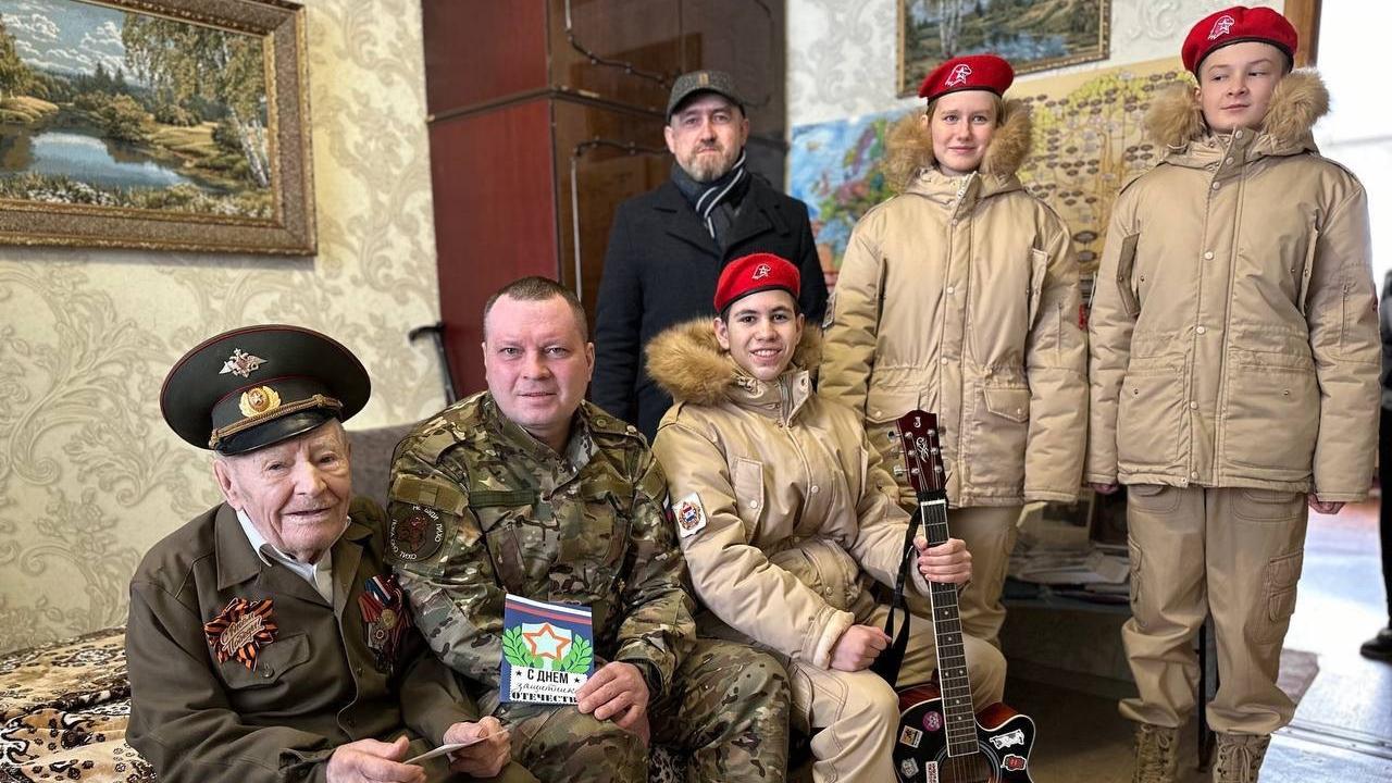 Участники СВО и юноармейцы Мордовии поздравили ветеранов разных поколений с Днем защитника Отечества Участники СВО и юноармейцы Мордовии поздравили ветеранов разных поколений с Днем защитника Отечества