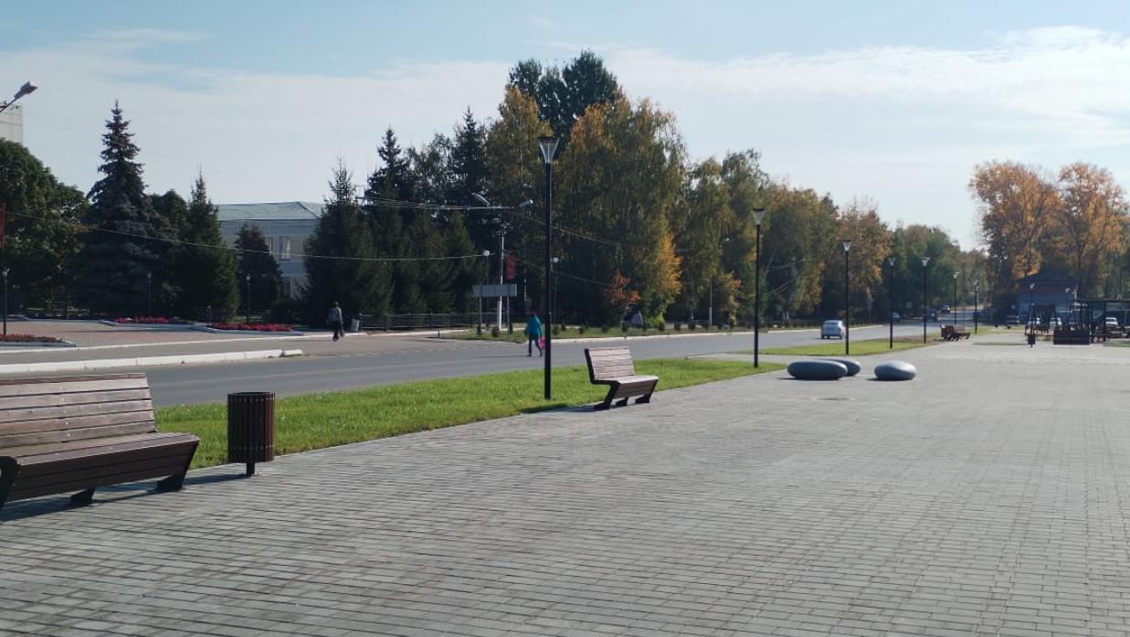 На обновлённой Советской площади в Кемле установили валуны На обновлённой Советской площади в Кемле установили валуны