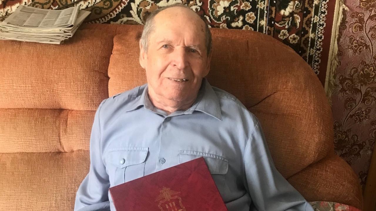  В Мордовии полицейские поздравили с 90-летием ветерана МВД