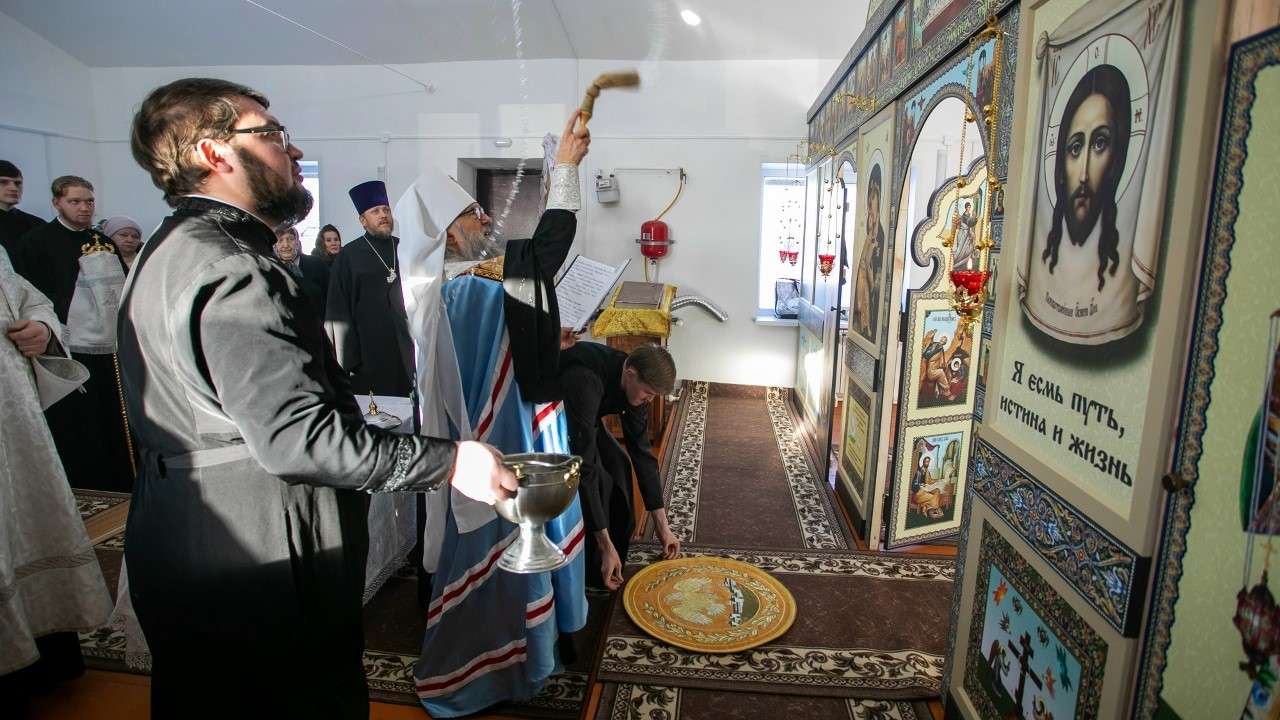 Митрополит Зиновий освятил иконостас в молитвенном доме в Красной Пресне