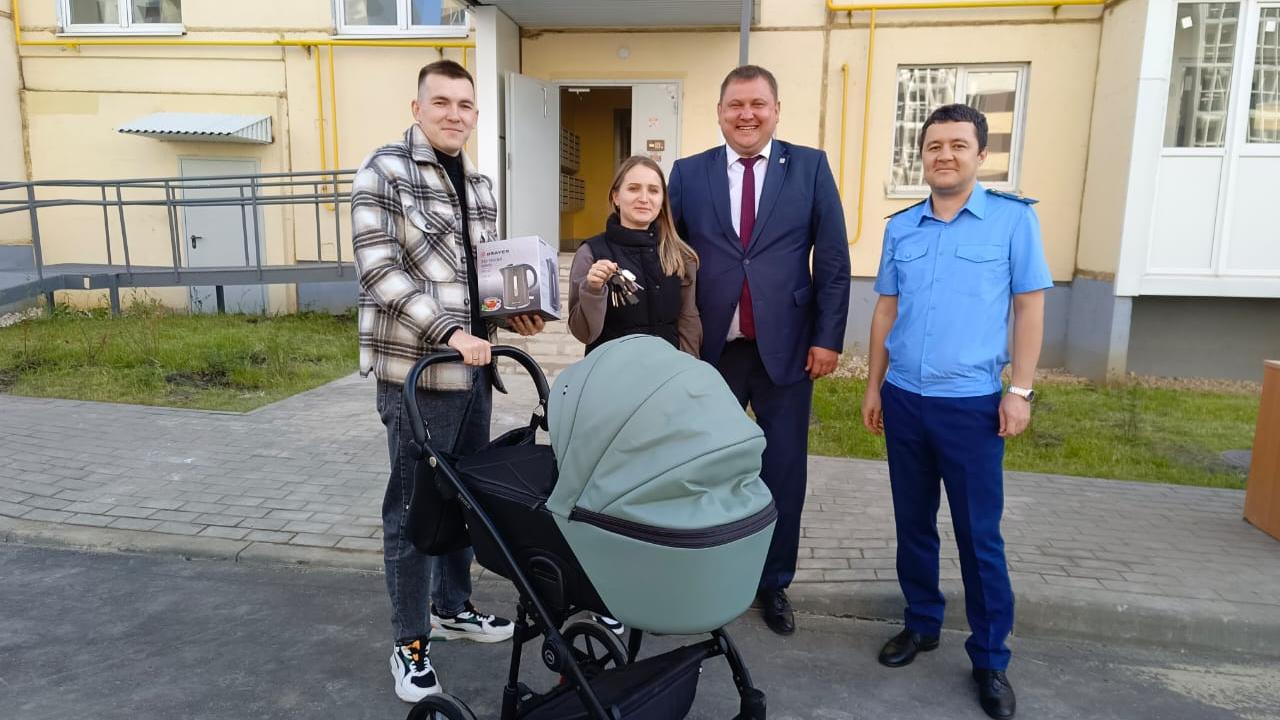 Сироты Саранска получили квартиры в новом доме на Косарева