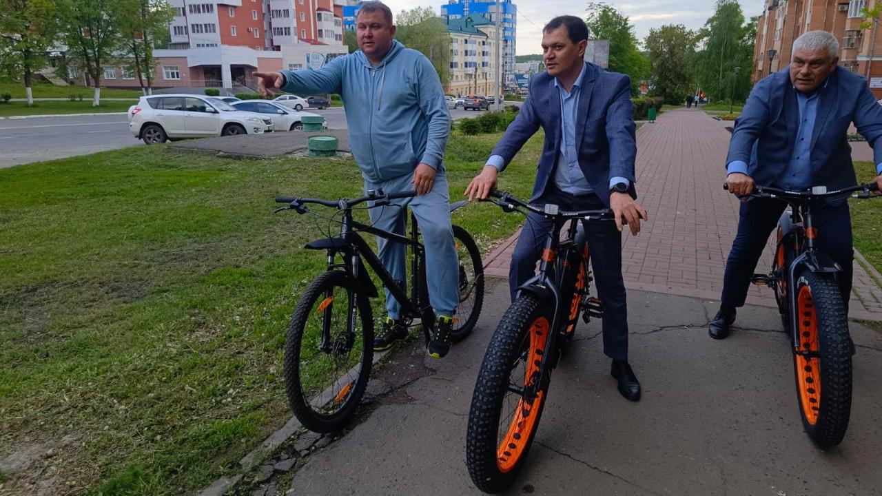 Мэр Саранска провел велосипедный рейд по городу Мэр Саранска провел велосипедный рейд по городу