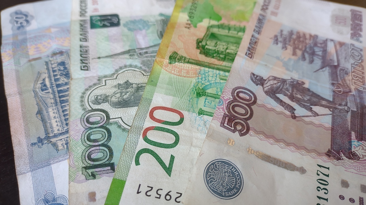 Депутат объяснил порядок выдачи 13-й зарплаты 