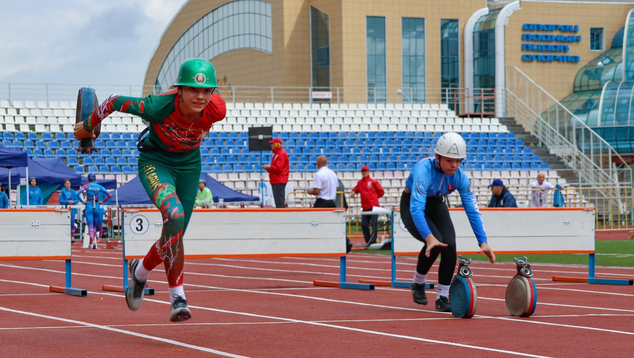 Россиянки и белоруска лидируют на чемпионате мира по пожарно-спасательному спорту в Саранске