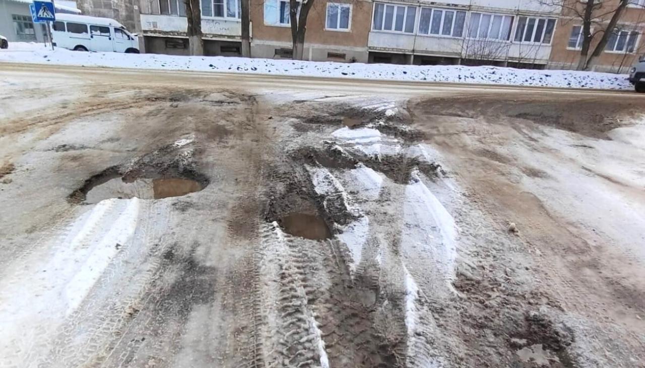 Мэр Рузаевки выявляет самые глубокие ямы для первоочередного ремонта Мэр Рузаевки выявляет самые глубокие ямы для первоочередного ремонта