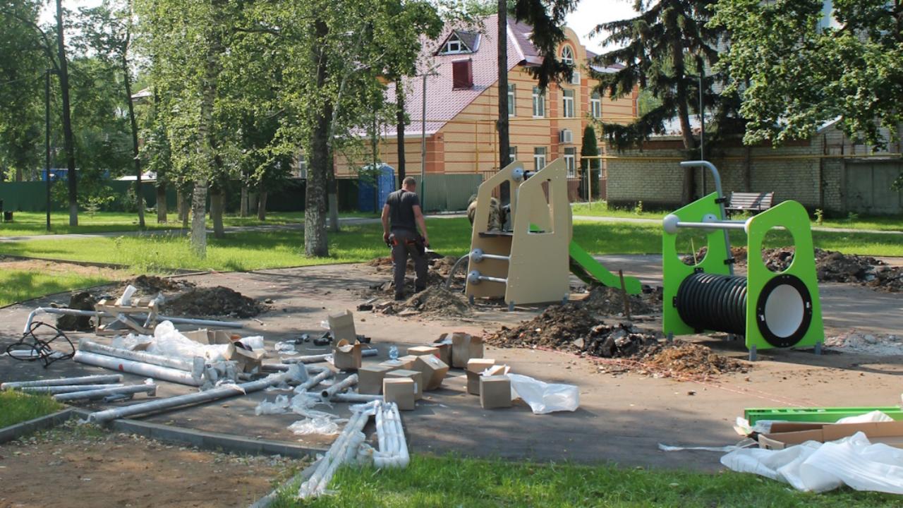 В Чамзинском районе благоустраивают детские площадки В Чамзинском районе благоустраивают детские площадки