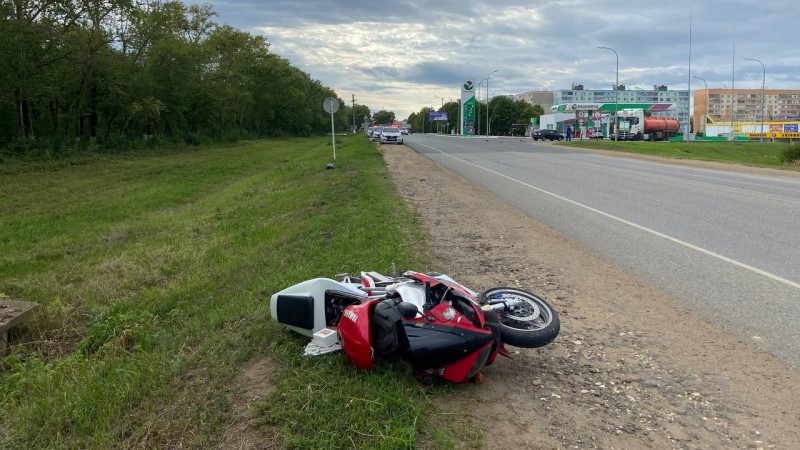В Мордовии байкер догнал «Приору» с бесправным водителем В Мордовии байкер догнал «Приору» с бесправным водителем