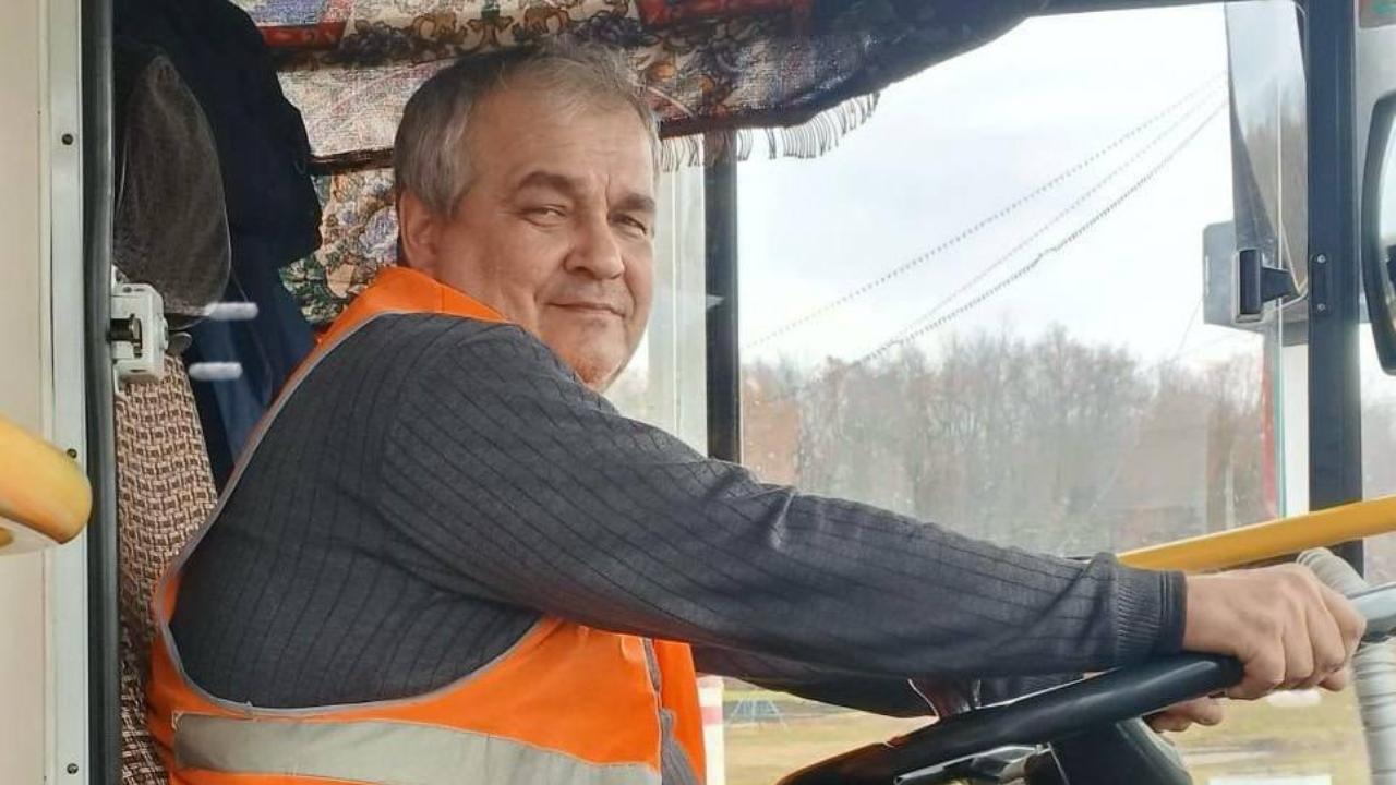 В День автомобилиста мэр Саранска отметил «долгожителей» отрасли     В День автомобилиста мэр Саранска отметил «долгожителей» отрасли