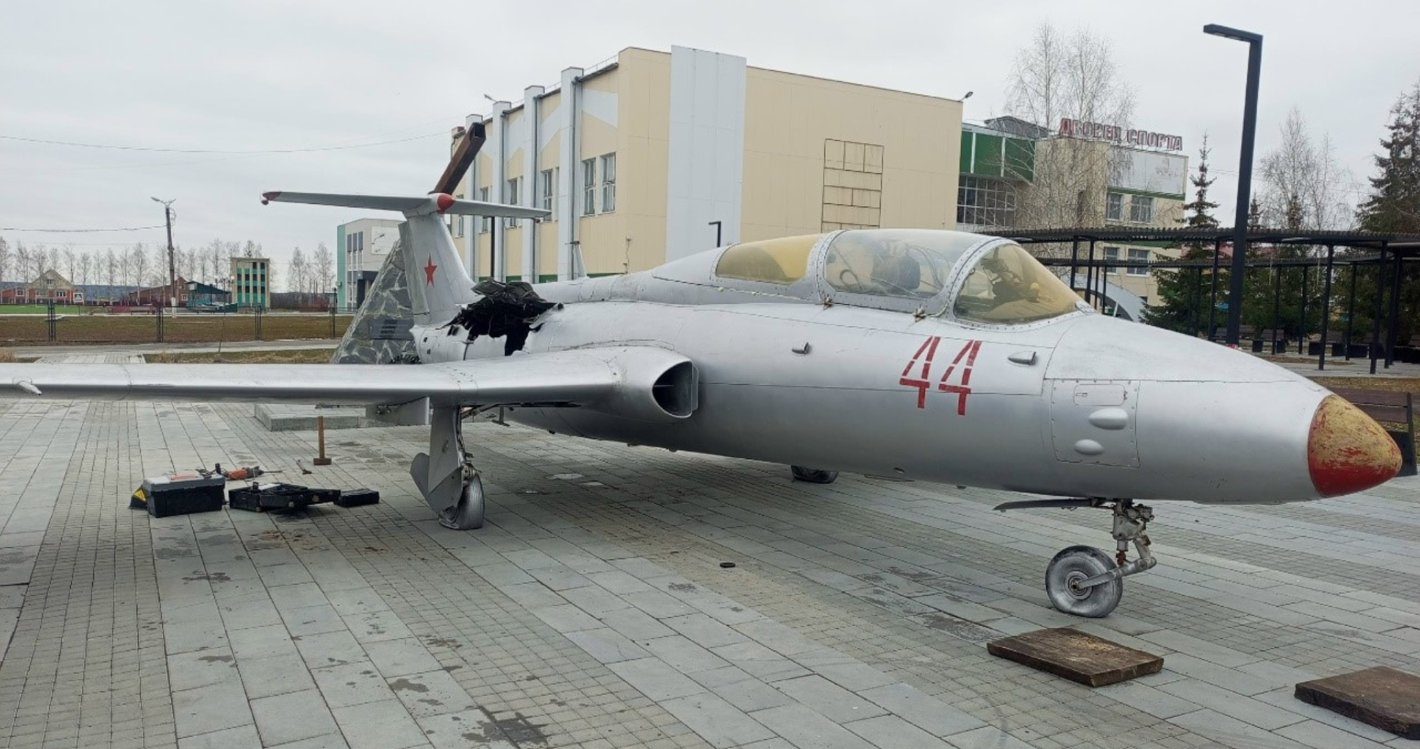 В Мордовии с постамента рухнул самолёт Л-29 «Дельфин» 