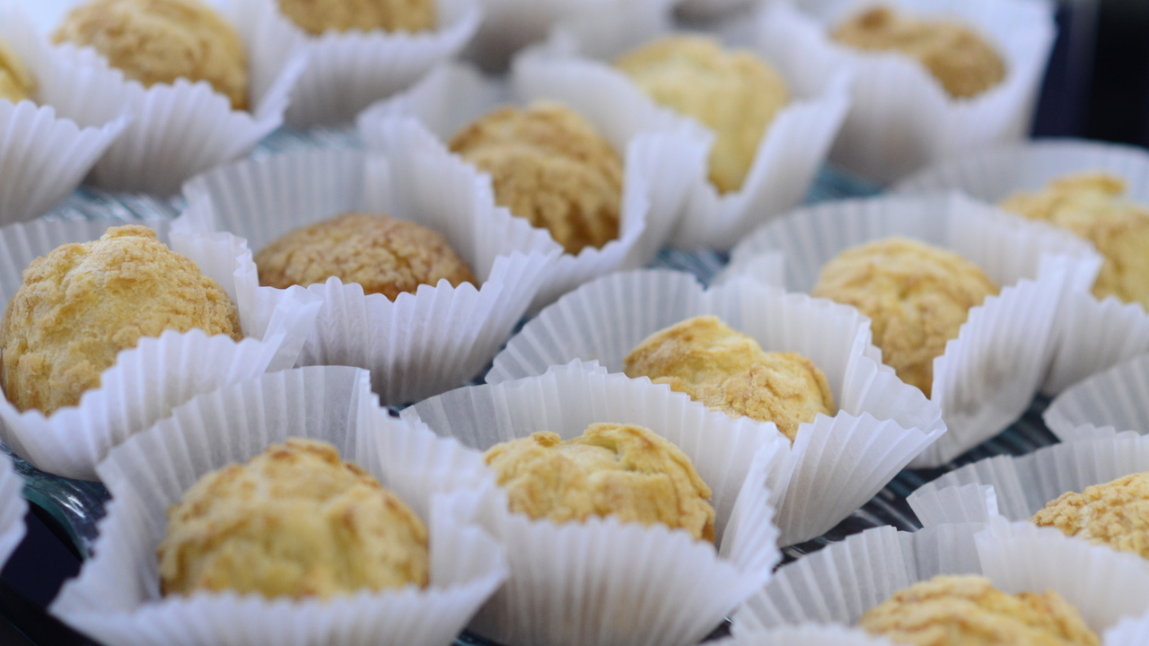 Магазинам могут запретить торговать своей выпечкой и салатами 