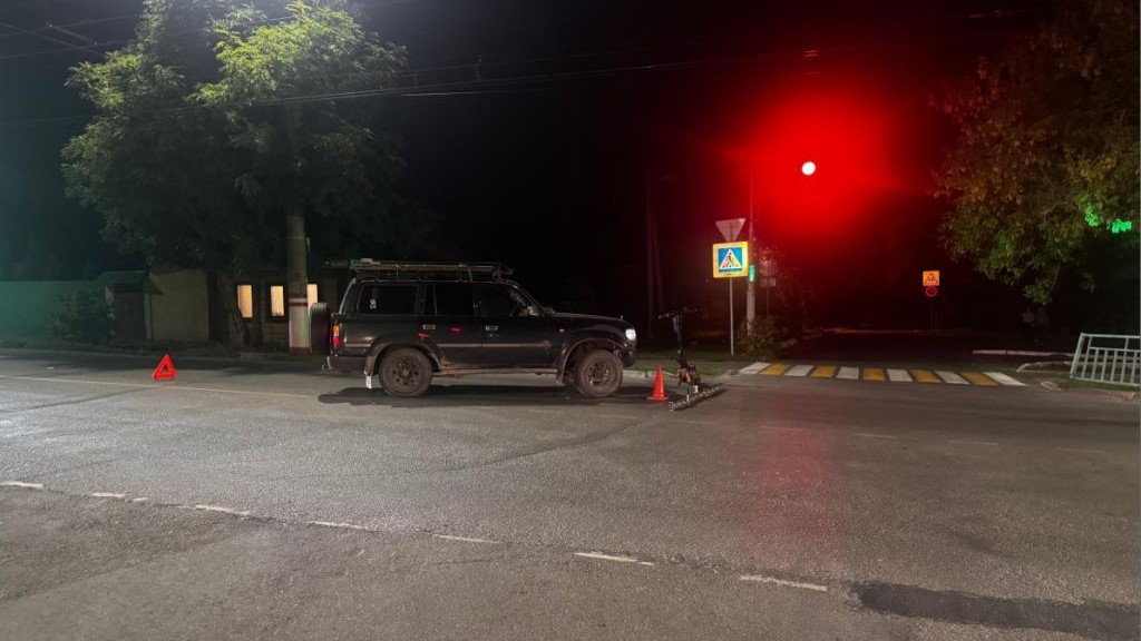 В Саранске внедорожник снёс пьяного на электросамокате