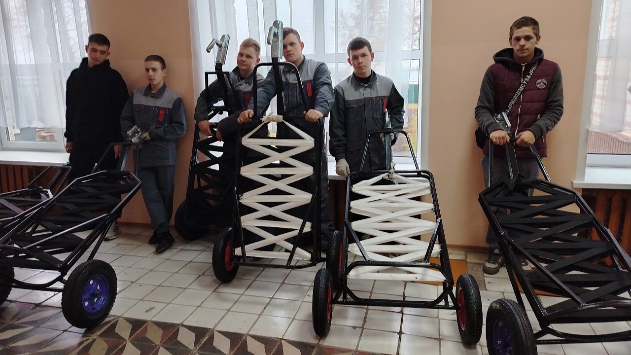 Студенты Мордовии сделали для СВО эвакуационные тележки Студенты Мордовии сделали для СВО эвакуационные тележки