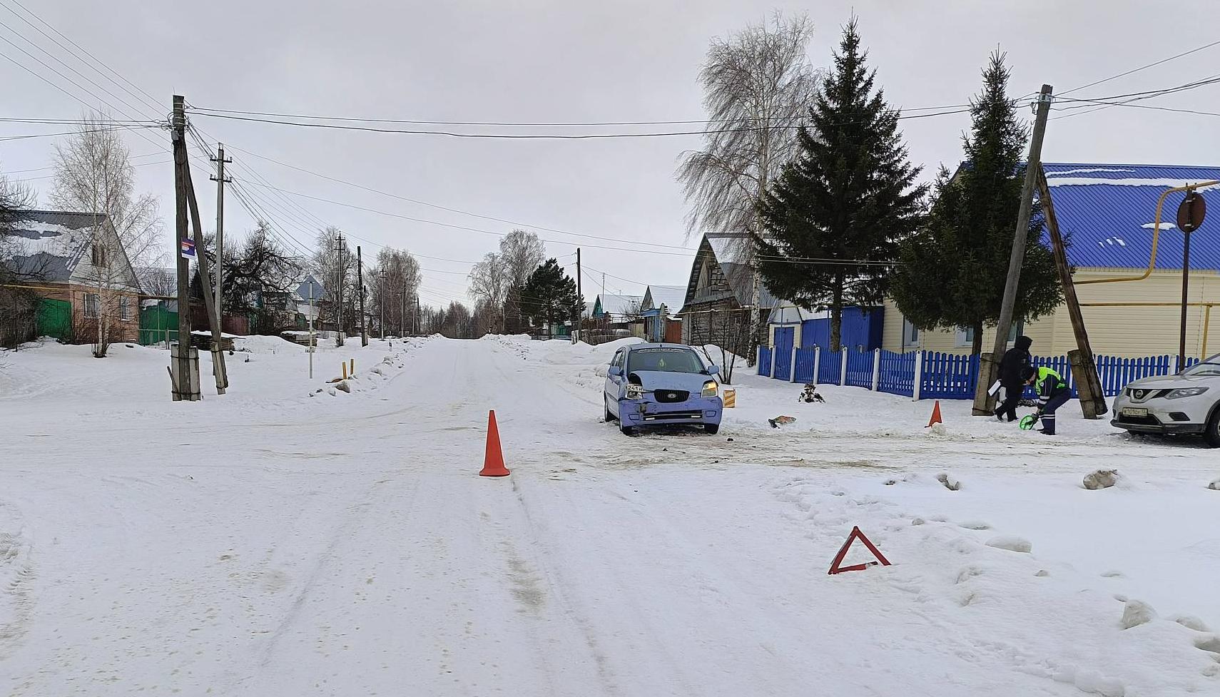 В Инсаре «Ниссан» не пропустил «Киа» и покалечил пешехода