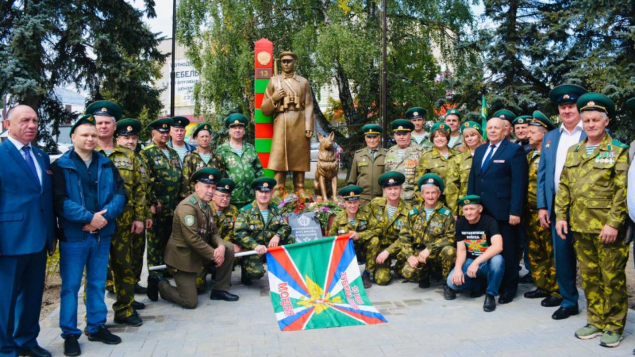 В Зубовой Поляне открыли памятник пограничникам всех времён В Зубовой Поляне открыли памятник пограничникам всех времён