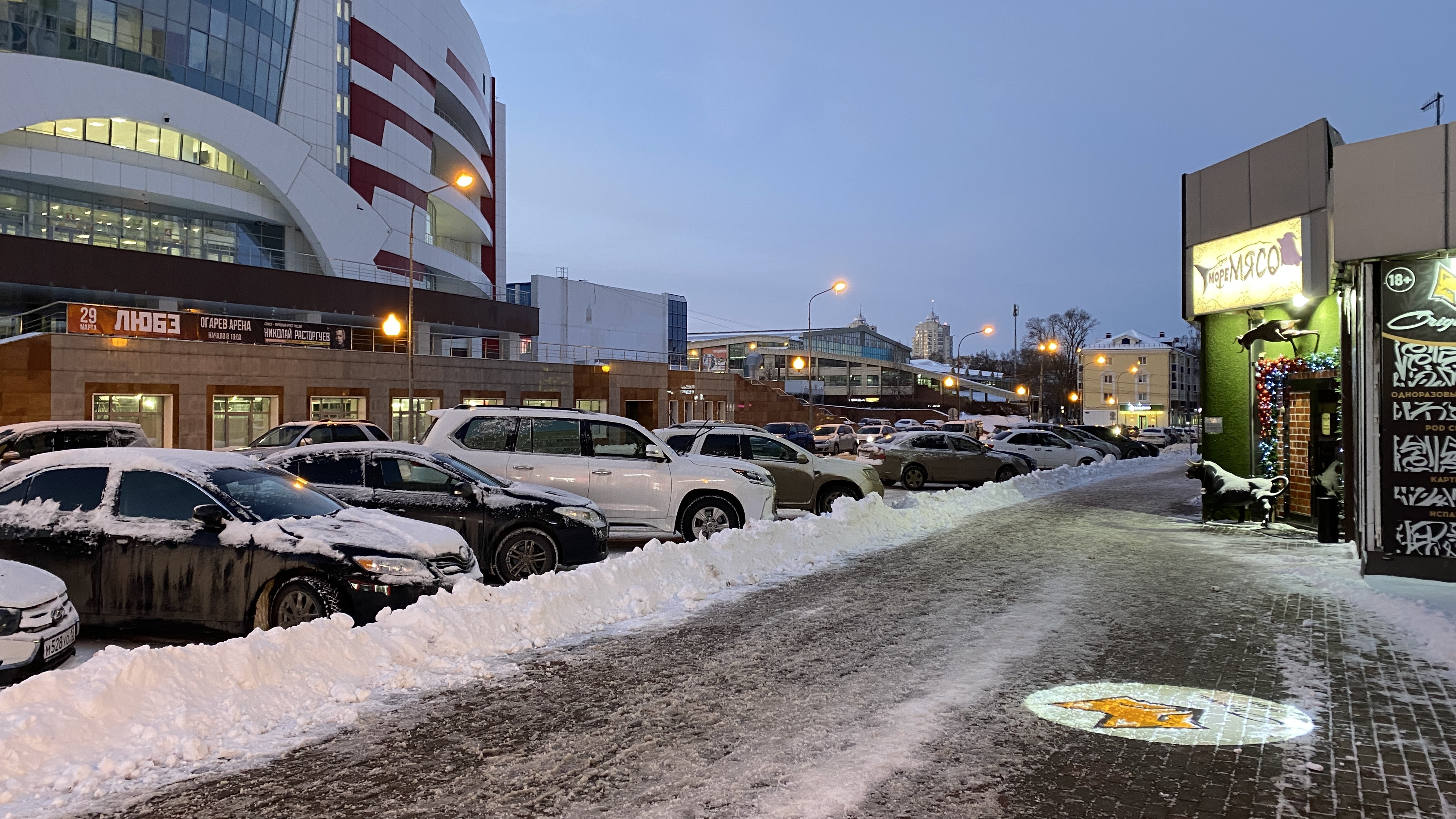 В Саранске два иностранца решали вопрос парковки балонниками